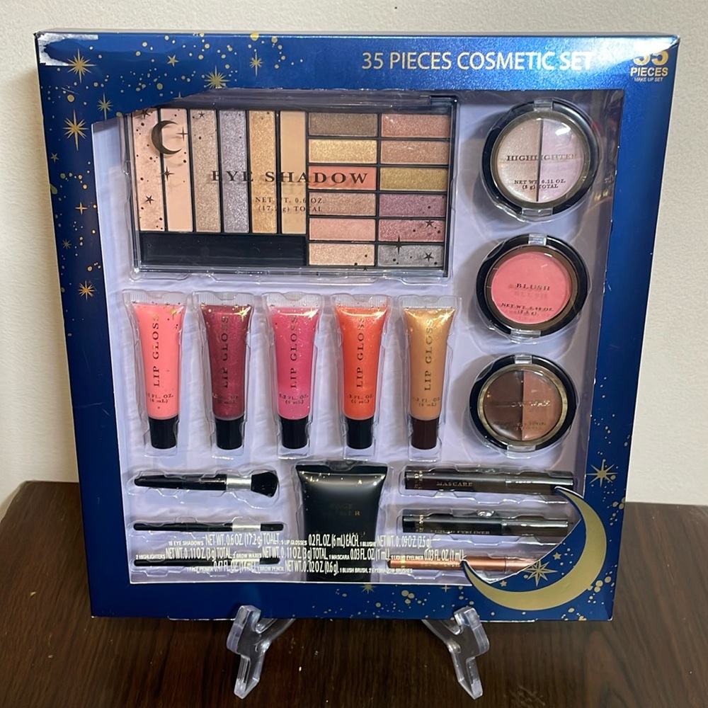 35 Pieces Cosmetic Set NWT